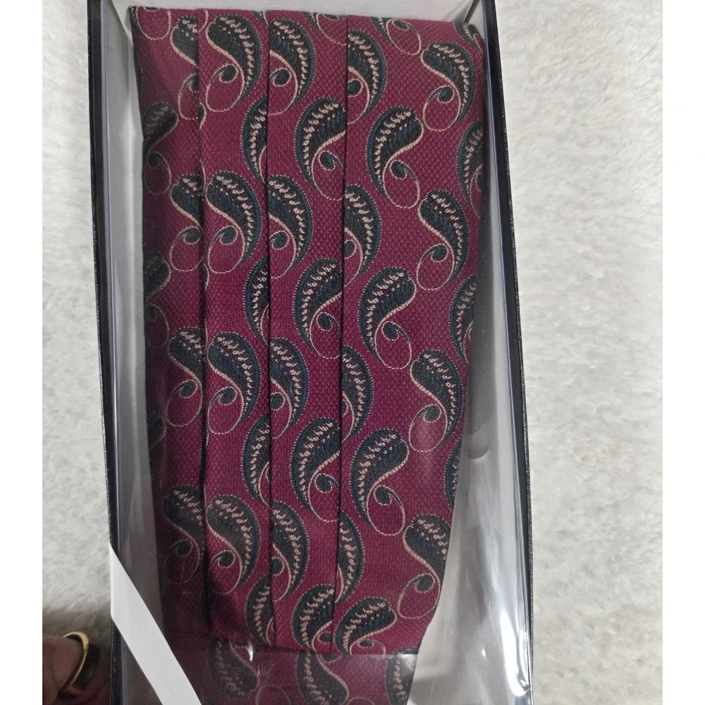 Brandon Michael Cummerbund Bow Tie Set Mens OS Burgundy Paisley New BI304 Formal